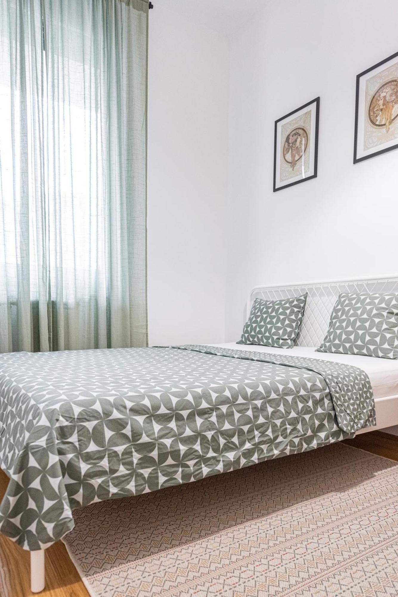 Vertigo One Bedroom - Free Private Parking-fast Wi-fi