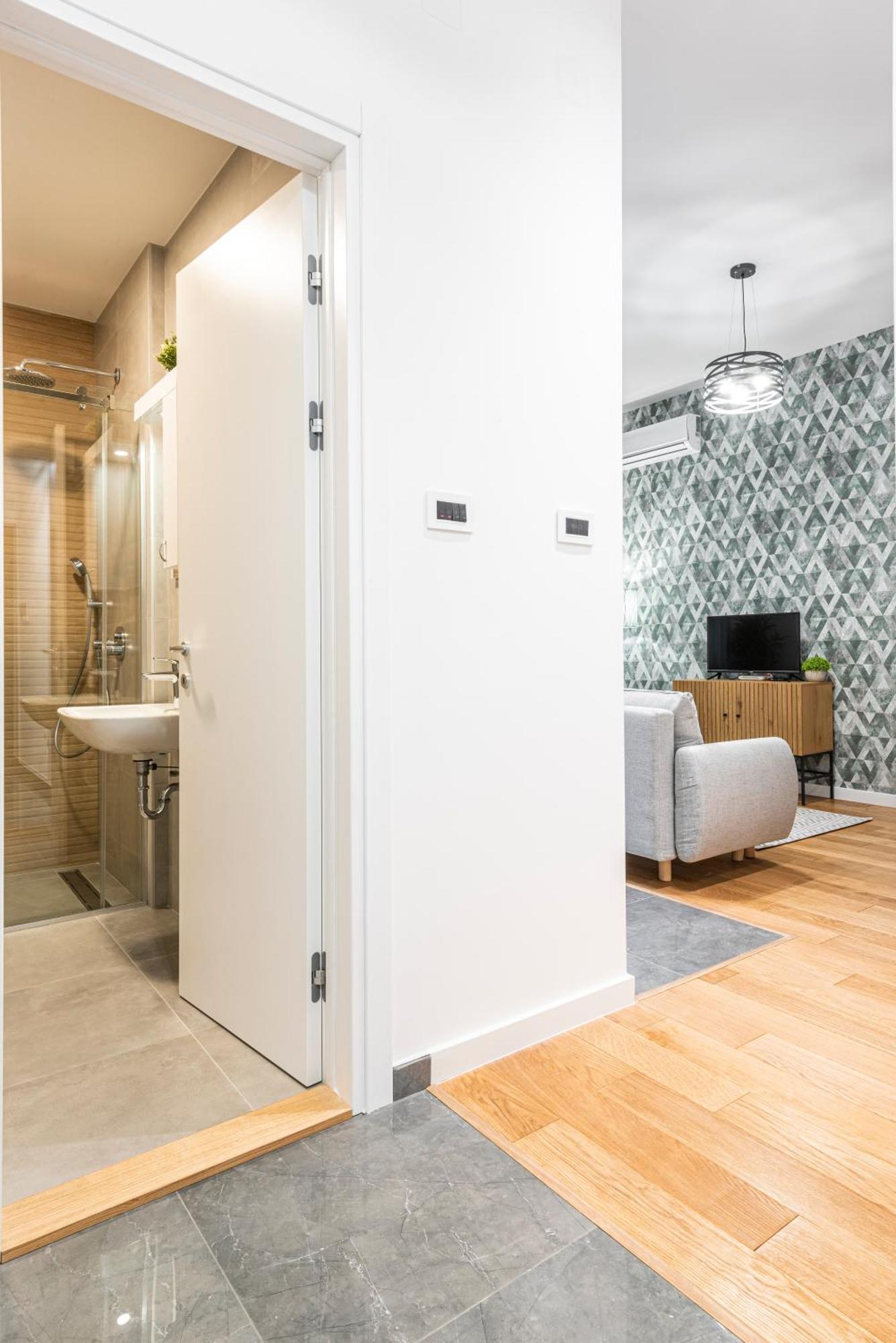 Vertigo One Bedroom - Free Private Parking-fast Wi-fi *